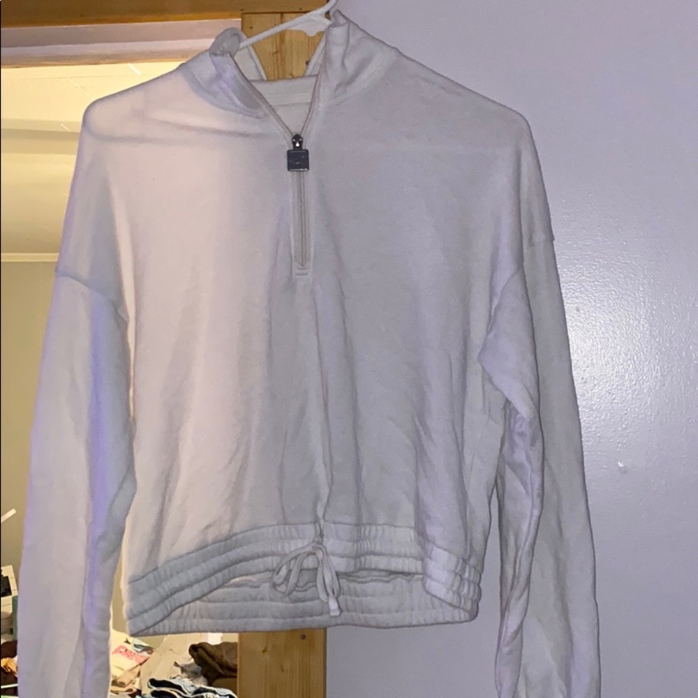 Quarter zipped jacket
